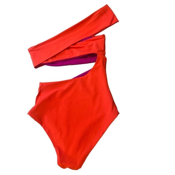 ALIX NYC
Shelborne Swimsuit
Select a Color
Color: Magenta & Red - Picture 4 of 12